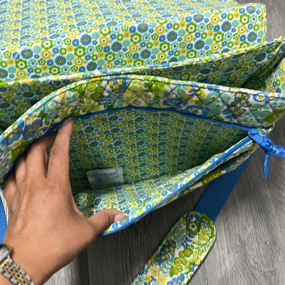 Vera Bradley English Meadow Women’s laptop bag.